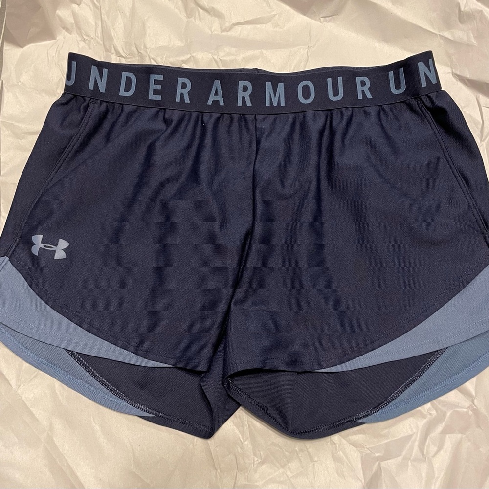 Navy Under armor shorts Medium with pockets